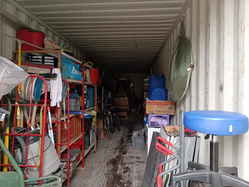 Sorgfältiges Verpacken von Gegenständen